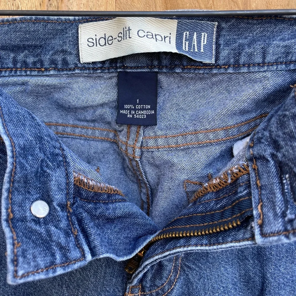 GAP Vintage Denim Side-Slit Capri 5 Pocket Style Blue Jeans Size 1 - Picture 5 of 6